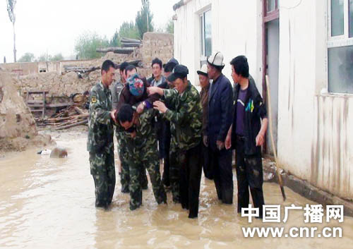 连日暴雨致新疆克州100多名群众被困