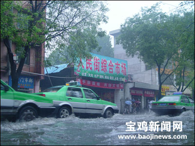 陕西发布暴雨红色预警政府要求撤离危险区群众