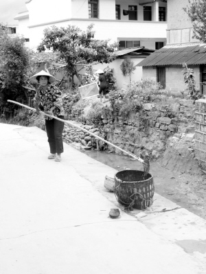 小水库有人建没人管水渠坍塌也没钱维修