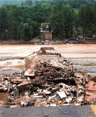 河南汤营大桥垮塌已致37人死亡该桥去年曾坍塌