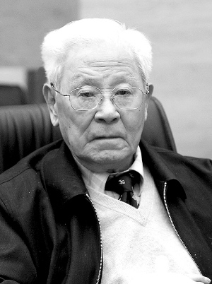 原北大校长吴树青：钱伟长为后辈树立良好楷模