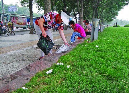 用完随便扔 浪费又污染 济南人每月消耗千万元纸巾