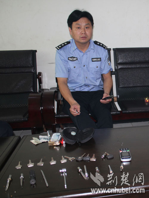 武汉男子盗窃摩托车 孝昌警民围堵抓现行(图)