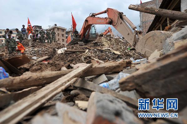 舟曲泥石流死亡人数超过700人