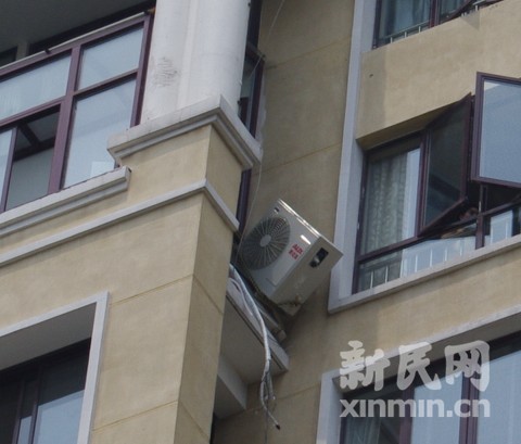 高温天徐汇一男子攀爬外墙装空调外机操作不慎11楼坠亡