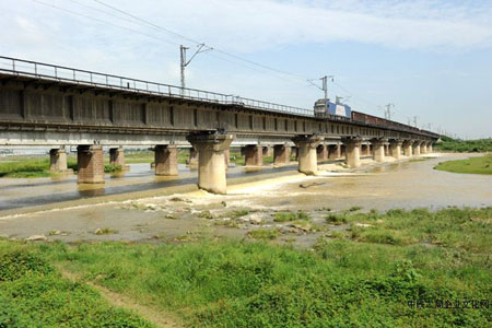 �����������г�׹������������ָ�Ӿ�Ԯ