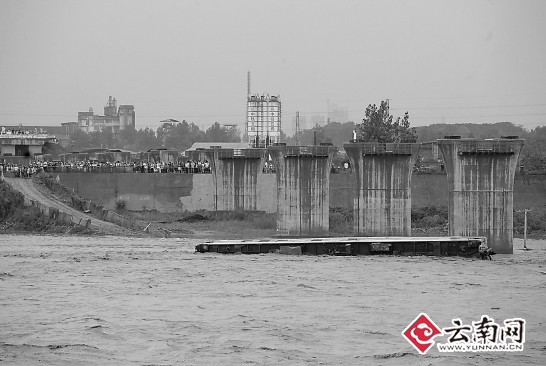 宝成铁路列车脱轨两车厢坠入江中被冲200米远