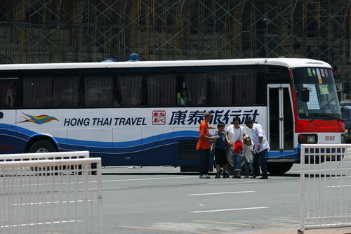 载有20多名香港游客的旅游巴士在菲律宾遭劫持
