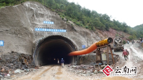 浅谈隧道回头塌方处理施工方法