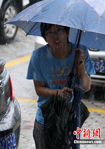 热带风暴“狮子山”远去闽南仍遭暴雨袭击(图)