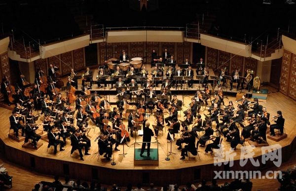 香港管弦乐团铜管演奏见功力 歌剧院合唱团欢