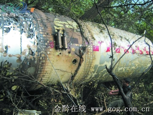 4枚通信广播卫星火箭助推器在贵州镇远坠落