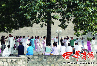西安人均寿命_西安钟楼图片