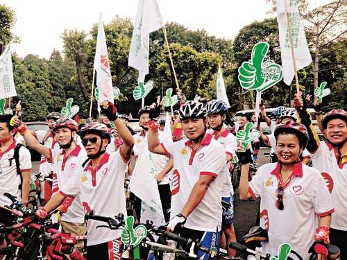 广州逾百名青年志愿者骑车赴港倡绿色亚运(图)