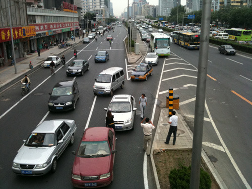 [图片报道]北京东三环晚高峰分段拥堵