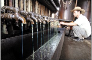 废机油加工成燃料油 高利润引无资质企业违法