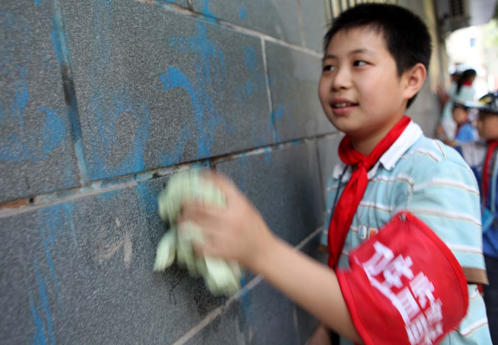 争当文明小使者 长阳百名青年志愿者美容街道