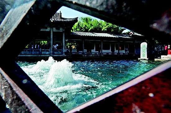 济南趵突泉水位创新高 公园门票取消呼声日高