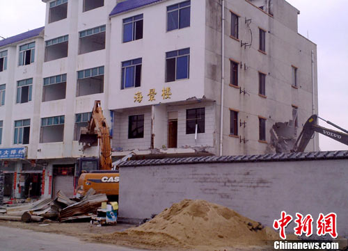 广西北海强拆3幢建筑拆迁户自制燃烧弹被劝服