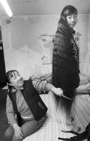 13岁<em>女孩</em>胎发<em>1.5</em>米长 堪比身高_新闻中心_新浪