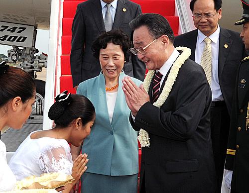 吴邦国4日上午与柬埔寨国会主席韩桑林举行会