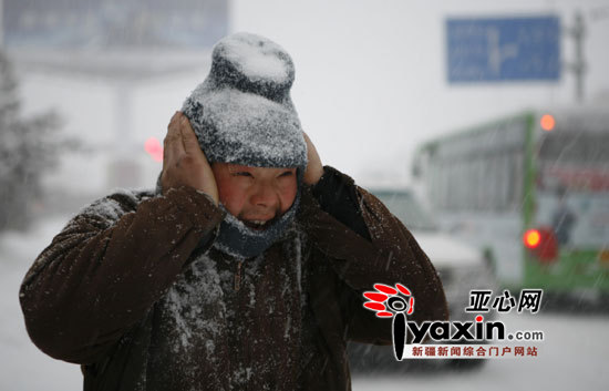 塔城伊宁机场因降雪关闭今明陆续开放