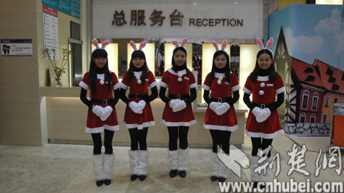圣诞兔女郎邀你玩转武汉光谷国际广场
