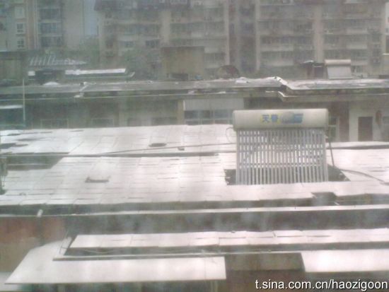 图文:湖南长沙25日白天再度下雪