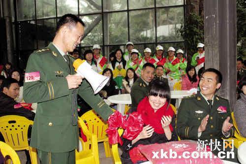 <em>小妹妹</em>恋上兵<em>哥哥</em>_新闻中心_新浪网