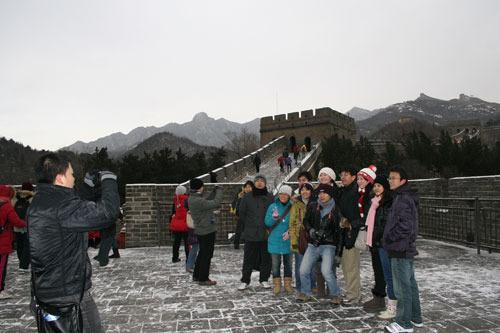 八达岭长城迎来今冬首场降雪