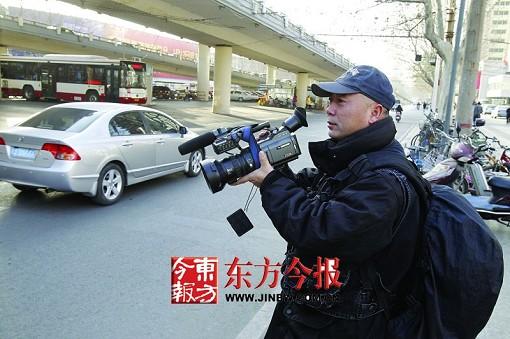 吕建福做梦都没想到,有一天他会像"小沈阳"一样火得一胡糊涂.