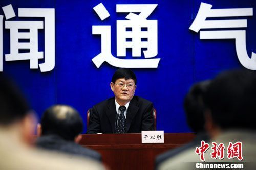 1月6日，中央纪委监察部在北京召开新闻通气会。中新社记者 刘震 摄