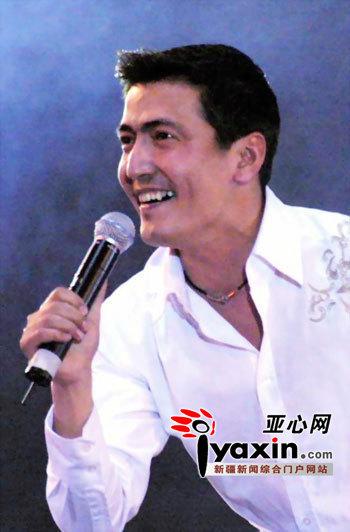 亚心网友多种方式追忆哀思新疆知名歌手肖开提