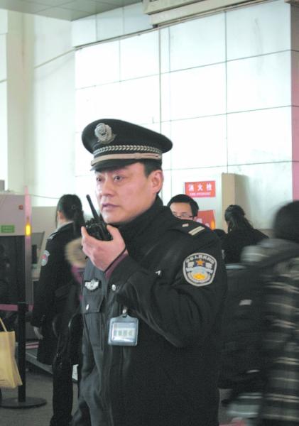 车站派出所教导员过个春节 瘦了近20斤