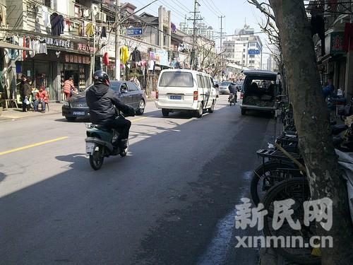 昌平路半夜飘异味 有居民抱孩子暂住亲戚家