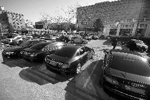 2011��1��30�գ�����һ����������ͣ�ŵĹ����ó�������ͼƬ