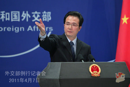 2011年4月7日，外交部发言人洪磊主持例行记者会。