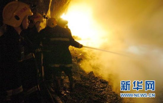 4��8���賿������������Ա�ڶ��ߵ��������ڷ����¹ʵ��͹޳�������ˮ���¡��»��� ���� �� 