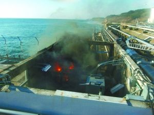 12日，日本福岛第一核电站4号反应堆附近的建筑起火，目前大火已被扑灭。
