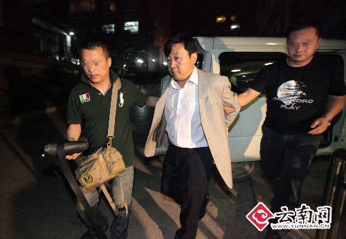骗了美籍华人又骗台湾商人 记者目击便衣警察