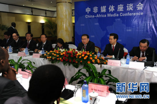 当地时间4月21日，正在肯尼亚访问的中共中央政治局常委李长春出席中非媒体座谈会并讲话。 新华社记者马占成摄 