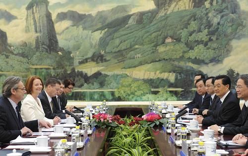 4月27日，中国国家主席胡锦涛在北京人民大会堂会见澳大利亚总理吉拉德。新华社记者 谢环驰摄