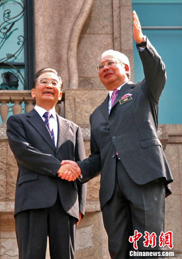 4月28日，正在马来西亚访问的中国总理温家宝在吉隆坡与马来西亚总理纳吉布举行会谈。中新社记者 周兆军 摄