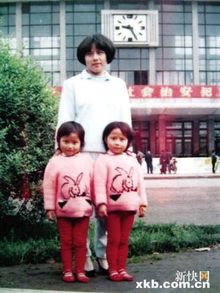 旧记忆新影像:<em>双胞胎姐妹</em>俩<em>妈妈</em>从不误认_新闻