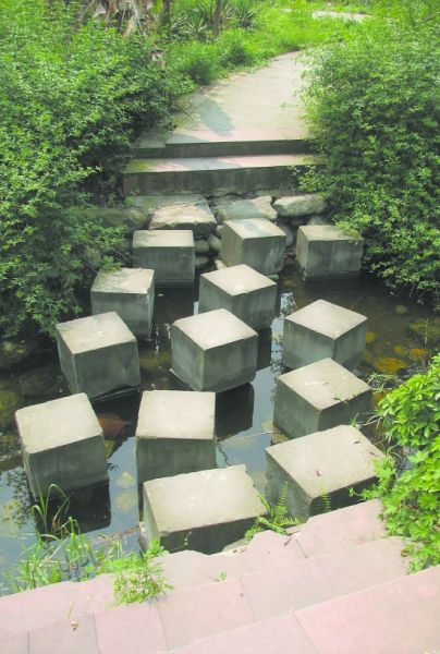 公园的梅花桩松了?将安排人进行维修_新闻中心_新浪网