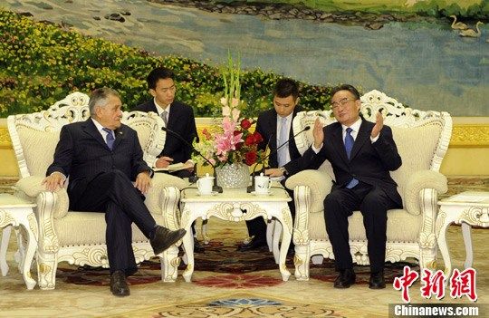 10月26日，中国全国人大常委会委员长吴邦国在北京人民大会堂会见了委内瑞拉全国代表大会主席索托。中新社发 廖攀 摄