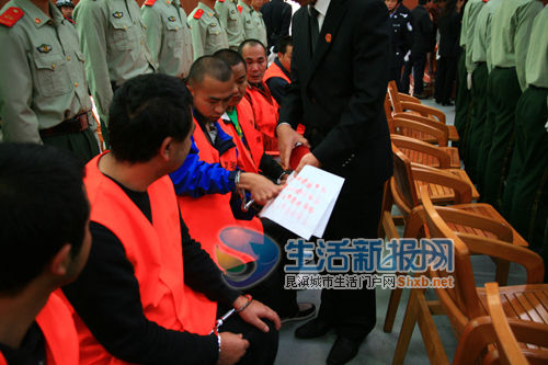 经过4天的审理,泸西“11·18”爆炸枪击案王建福一方26