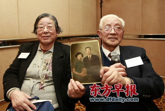 曹莉贞和陈立善保留着sam sanzetti为他俩拍的订婚照.