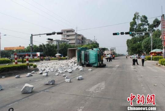 广西玉林货车与两辆电动车相撞致3死1伤