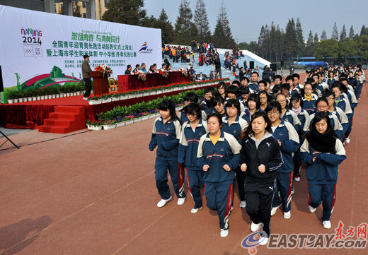 2001年上海市中学生阳光体育冬季长跑比赛的活动在上海市嘉定一中举行